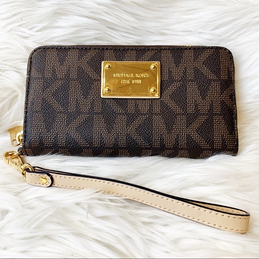Michael Kors Wallet / Wristlet